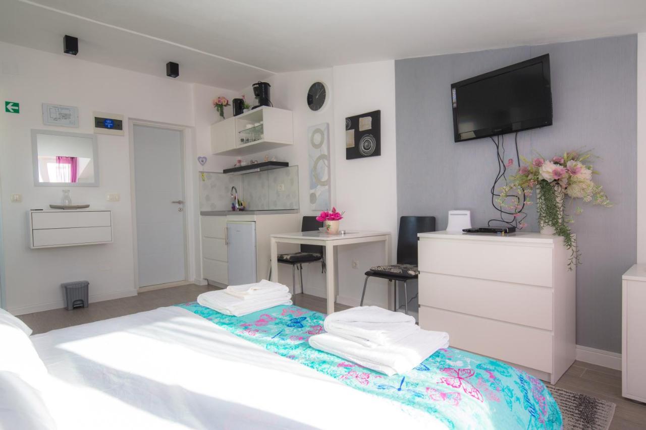 Apartmani Riva ロゴズニッツァ エクステリア 写真