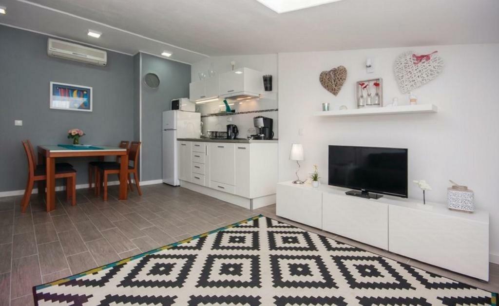 Apartmani Riva ロゴズニッツァ エクステリア 写真